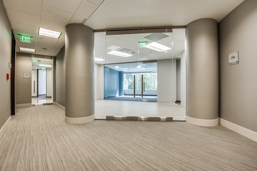 More Photos Of 14800 Landmark Blvd, Dallas Office For Lease