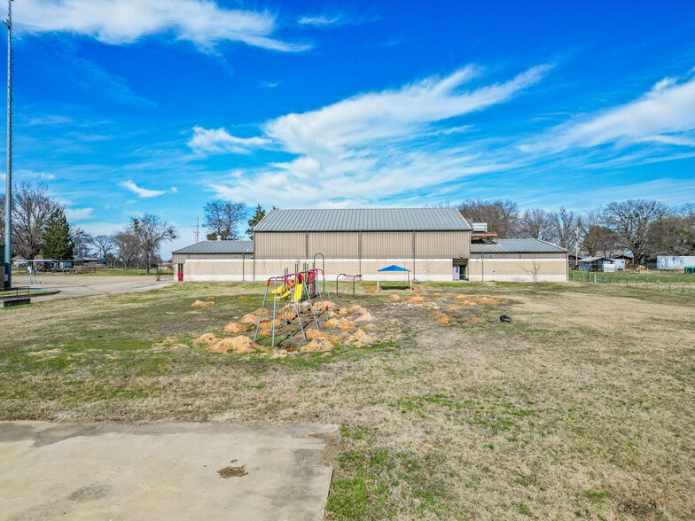 More Photos Of 214 N School St, Winfield Light Distribution For Sale