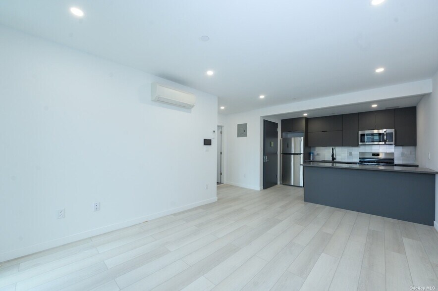 More Photos Of 5615 Van Cleef St, Flushing Apartments For Sale