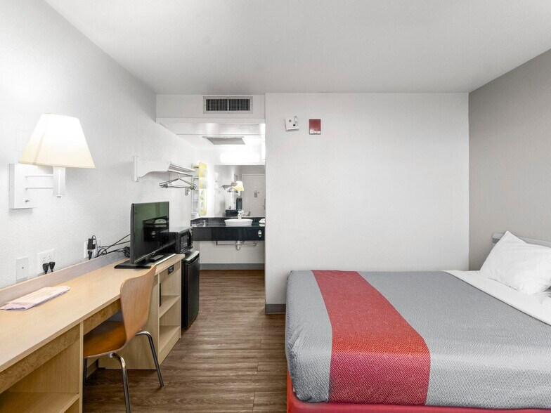 More Photos Of 1150 Wilkins Cir, Casper Hotel For Sale