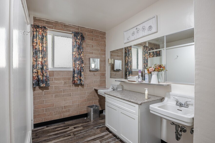 More Photos Of 4677 Tompkins Ave, Oakland Religious Facility For Sale