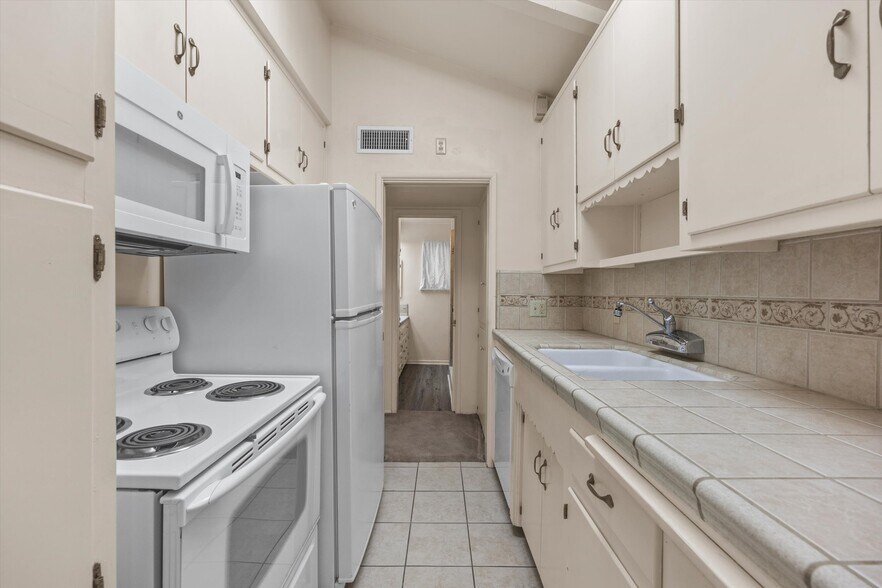 More Photos Of 16 Tobias St, Kernville Storefront Retail Residential For Sale