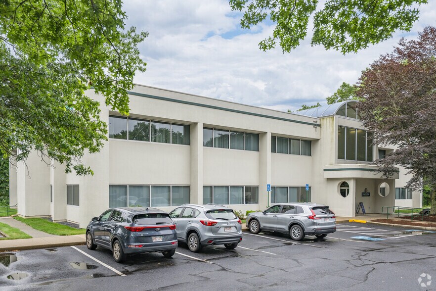 More Photos Of 49 State Rd, North Dartmouth Medical For Lease
