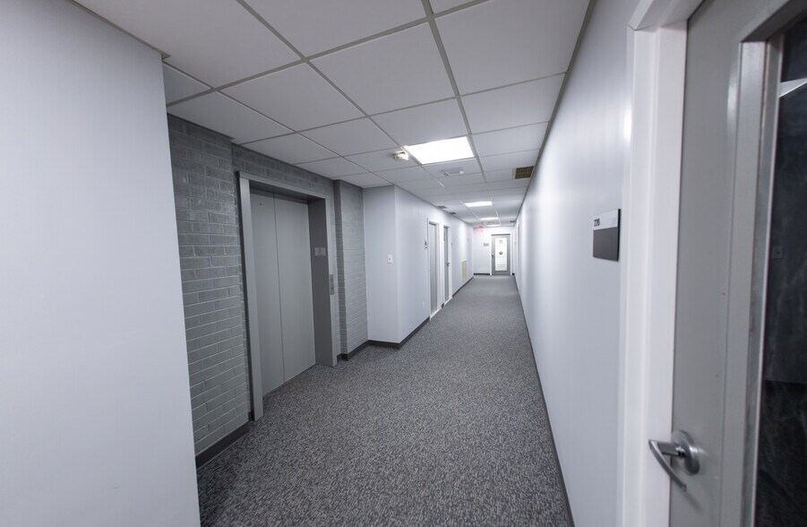 More Photos Of 2579 John Milton Dr, Herndon Office For Lease