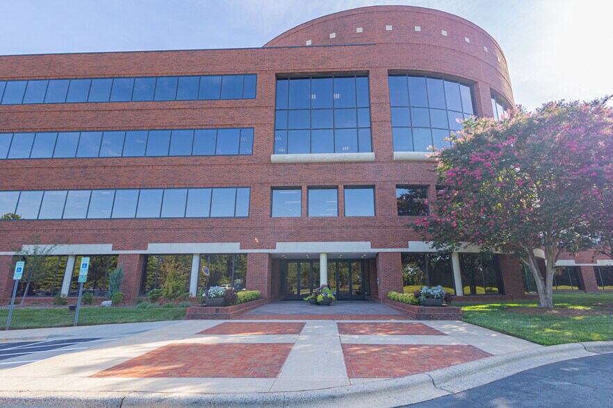 More Photos Of 8701 Red Oak Blvd, Charlotte Office For Lease