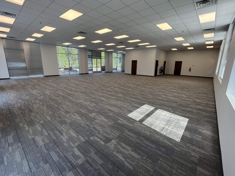 More Photos Of 5501 Westmoreland Plz, Douglasville Distribution For Lease