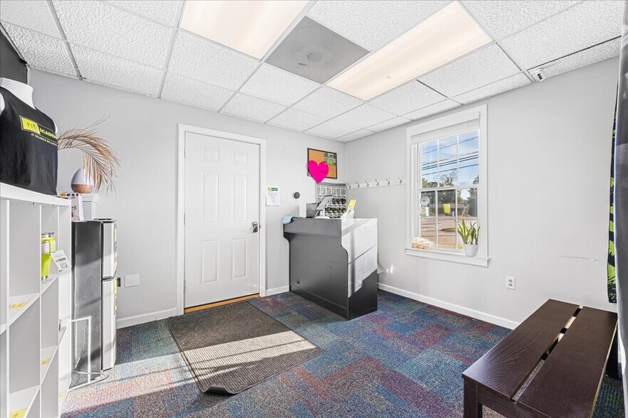 More Photos Of 620 Norwich New London Tpke, Uncasville Office For Lease