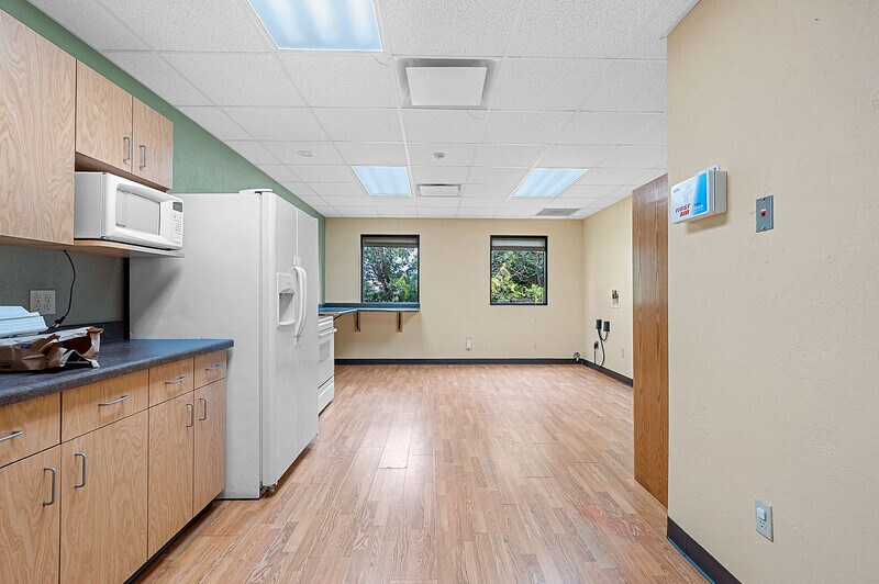 More Photos Of N5367 Mayflower Rd, Shiocton Office For Sale