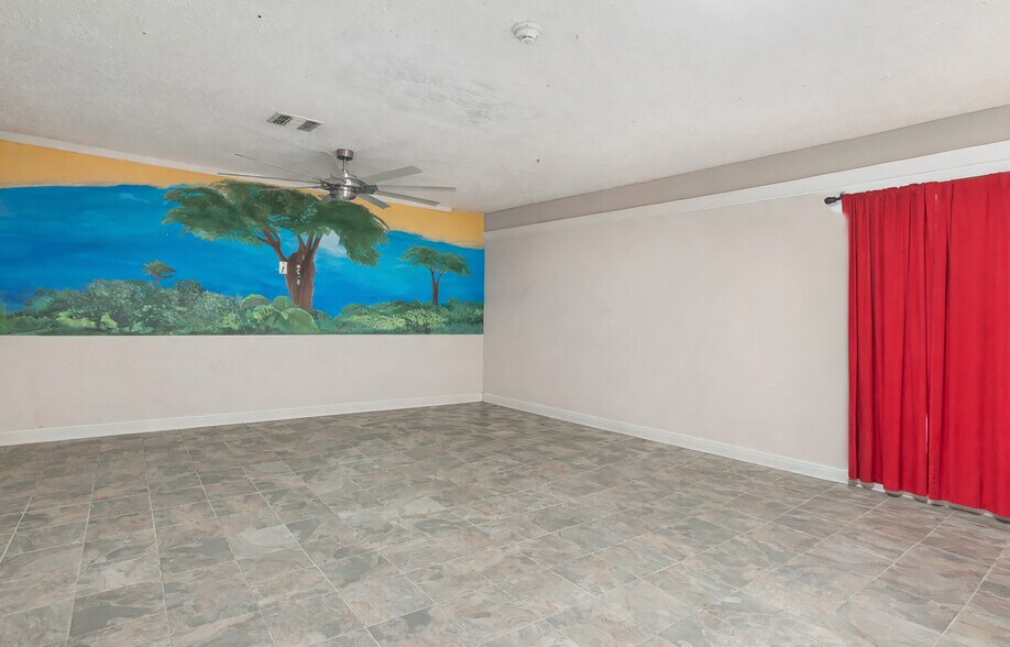 More Photos Of 827 Casey St, Channelview Flex For Sale