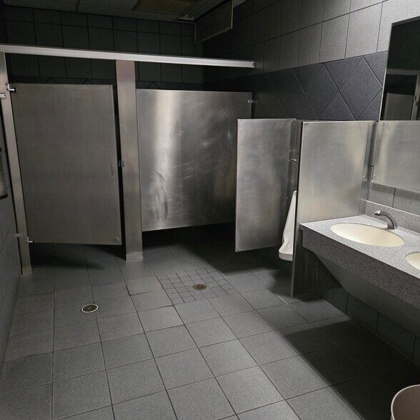 More Photos Of 3003 S Memorial Dr, Tulsa Auto Dealership For Sale