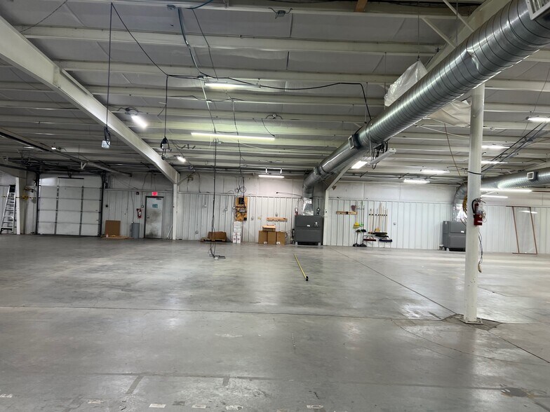 More Photos Of 374 Industrial Park Dr, Boone Showroom For Lease