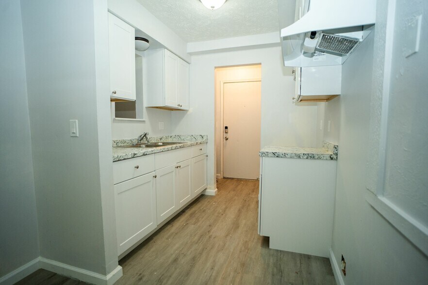 More Photos Of 1216 N Chestnut St, Lansing Apartments For Sale