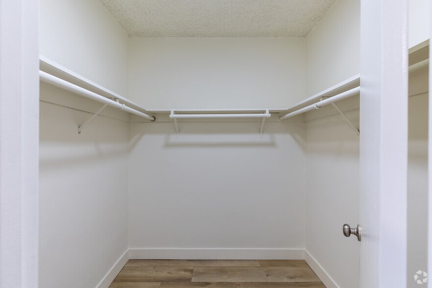 More Photos Of 5150 Yarmouth Ave, Encino Apartments For Sale