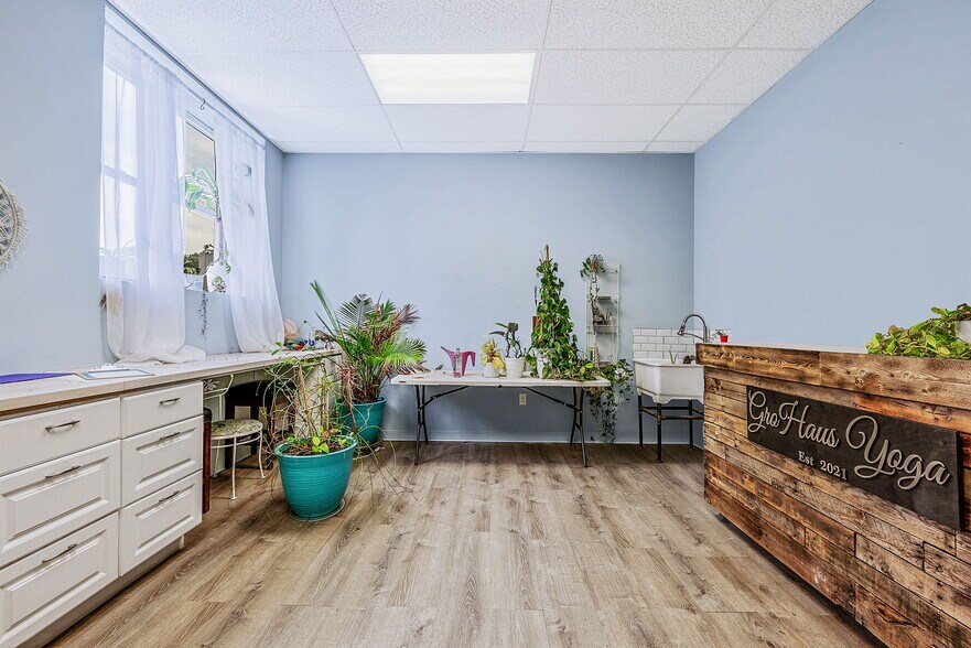 More Photos Of 6 New York Ave, Sound Beach Bar For Sale