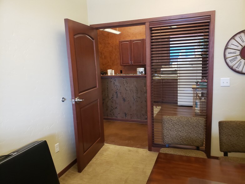 More Photos Of 7525 S Union Park Ave, Sandy Bank For Sale