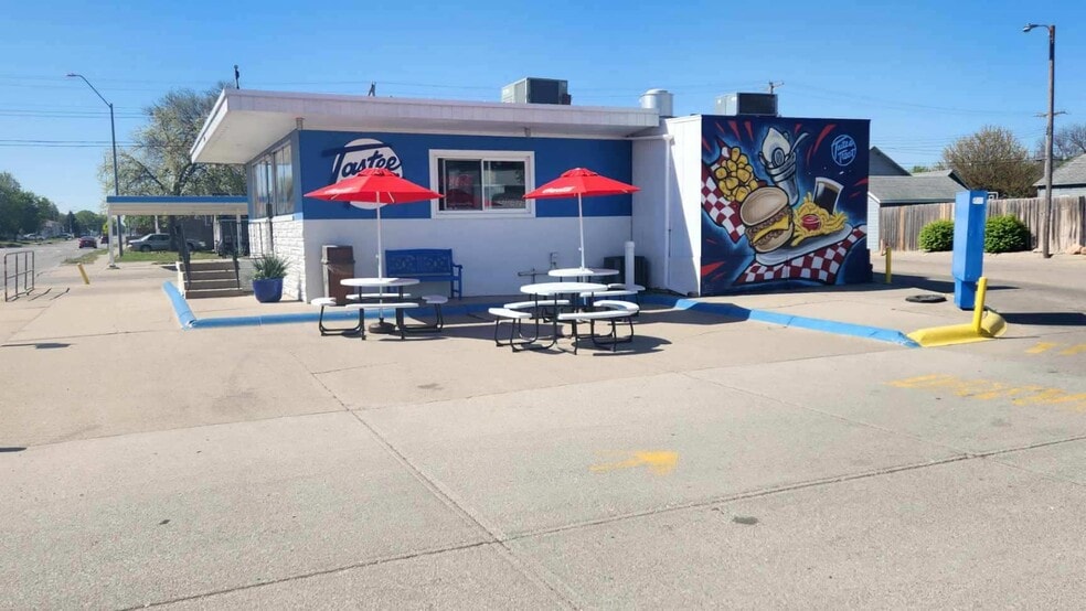 Primary Photo Of 300 S 1st St, Norfolk Specialty For Sale