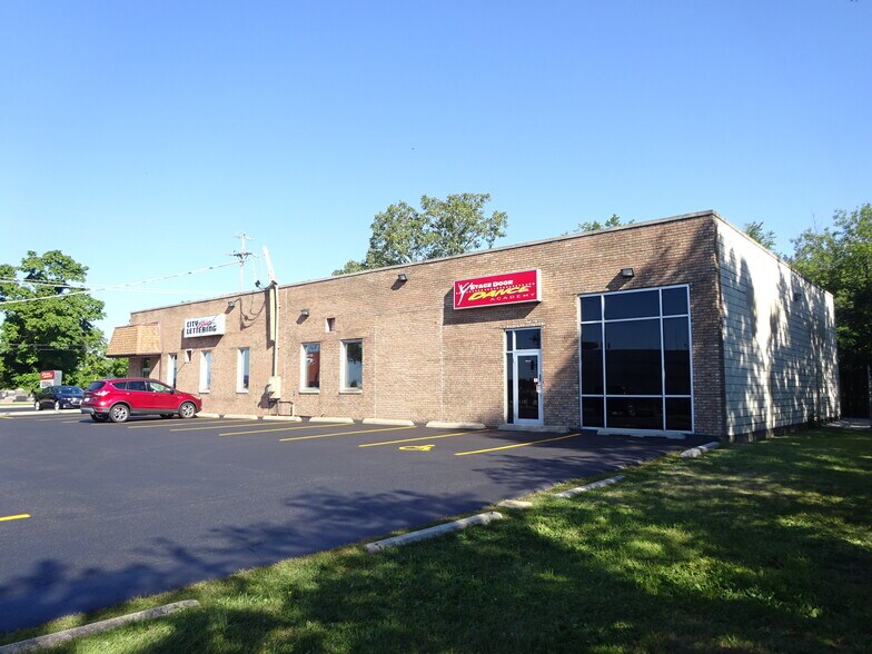 More Photos Of 15801 Oak Park Ave, Oak Forest Showroom For Lease