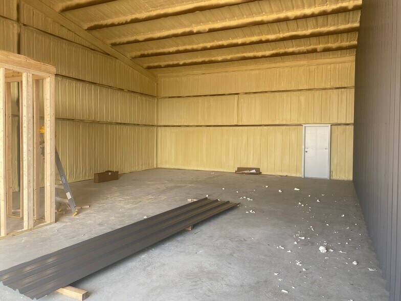 More Photos Of 2638 Business Loop 181 N, Floresville Flex For Lease