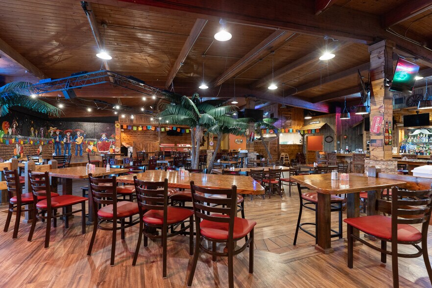 More Photos Of 1401 S Morley St, Moberly Restaurant For Sale