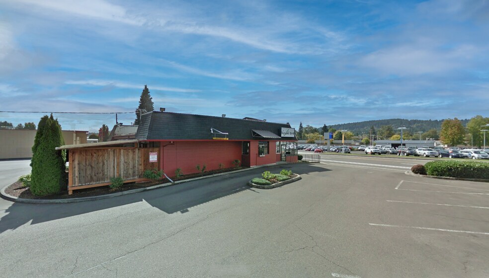 More Photos Of 19660 SE McLoughlin Blvd, Gladstone Freestanding For Sale