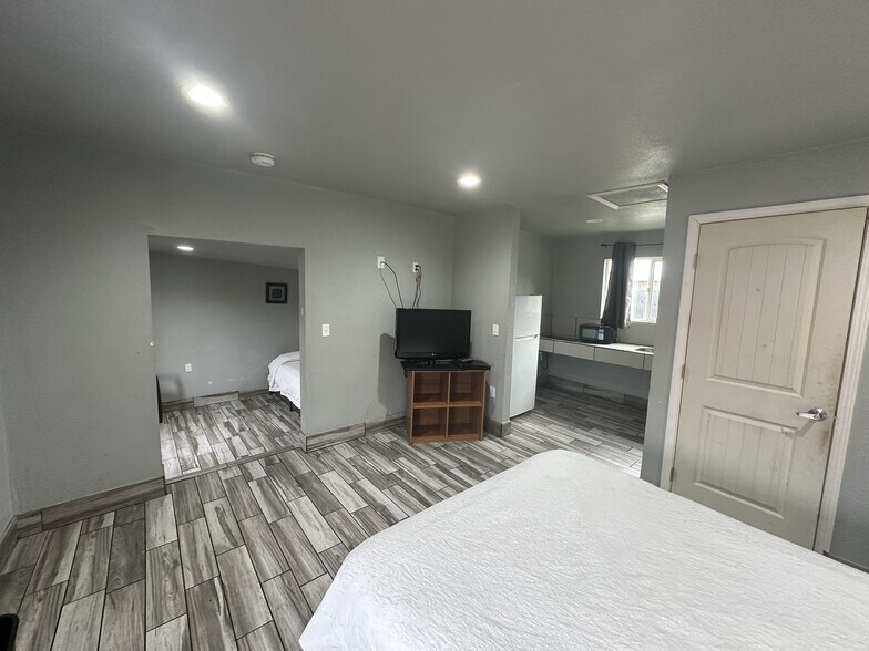 More Photos Of 1501 W Capitol Ave, West Sacramento Hotel For Sale