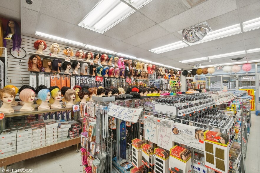 More Photos Of 1254 N Milwaukee Ave, Chicago General Retail For Sale