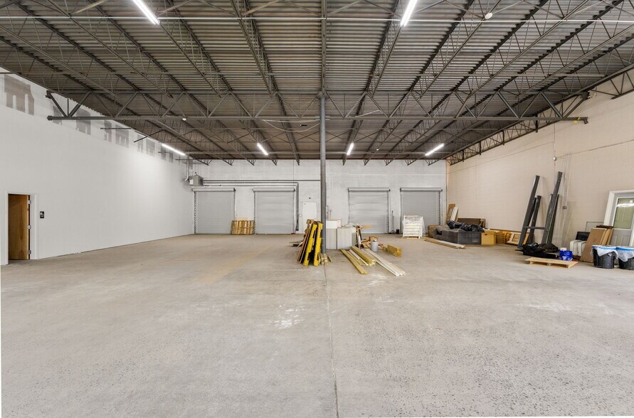 More Photos Of 1803 Associates Ln, Charlotte Showroom For Lease