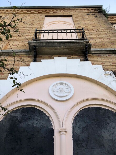 More Photos Of 2001 N Howard Ave, Tampa Office For Sale