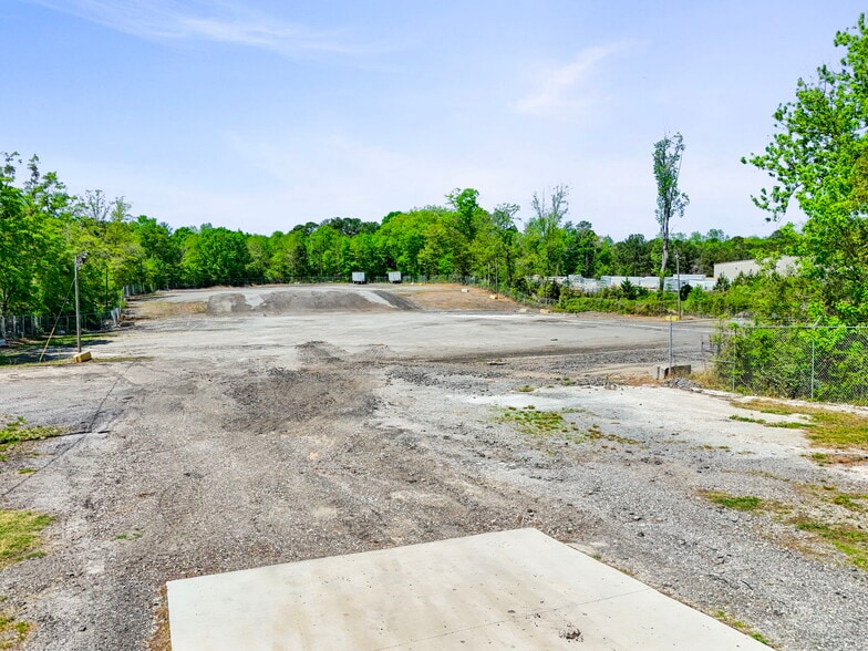 More Photos Of 623 Highway 29 S, Newnan Parking Lot For Lease