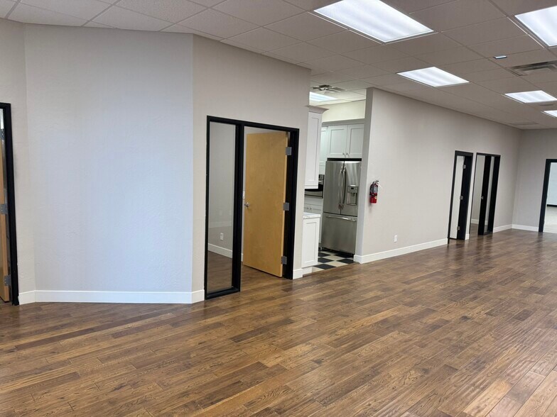 More Photos Of 7655 E Redfield Rd, Scottsdale Light Distribution For Lease