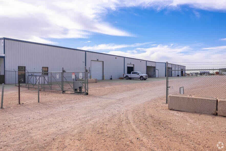 More Photos Of 8913 Interstate 20, Midland Warehouse For Lease