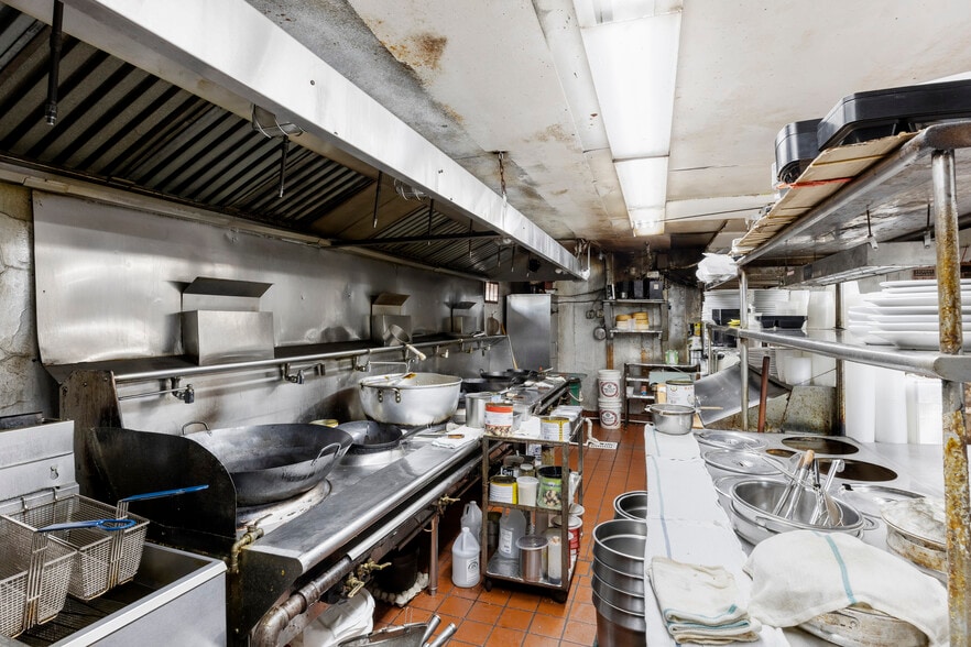 More Photos Of 504 Larkfield Rd, East Northport Restaurant For Lease