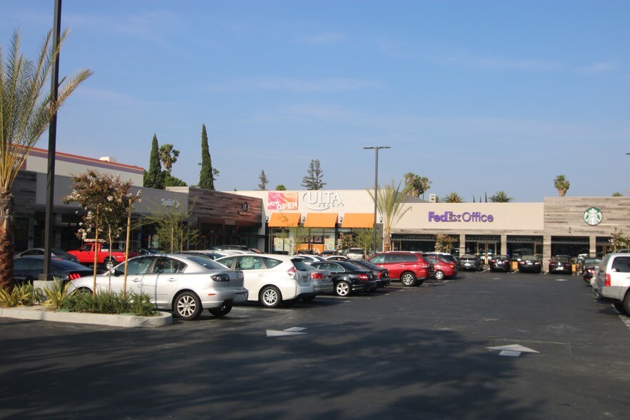 More Photos Of 4550-4578 Van Nuys Blvd, Sherman Oaks General Retail For Lease