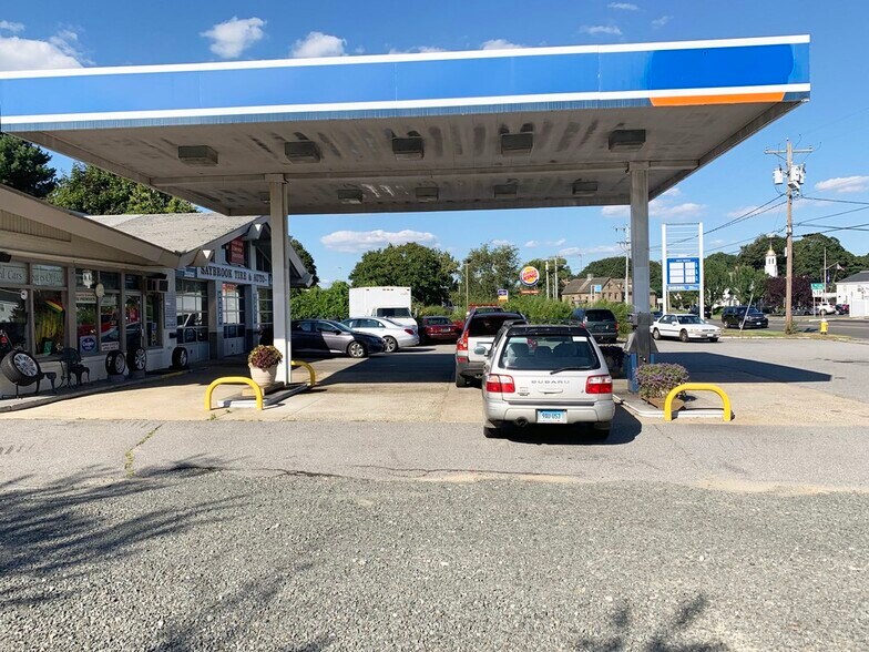 More Photos Of 621 Boston Post Rd, Old Saybrook Service Station For Sale
