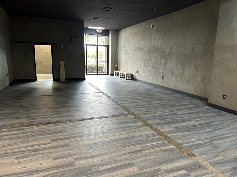 More Photos Of 4300 S Highway 27, Clermont Storefront Retail Office For Lease