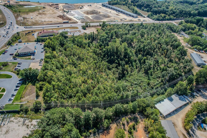 More Photos Of 109 Horseshoe Bend Pky, Lake Ozark Office For Sale