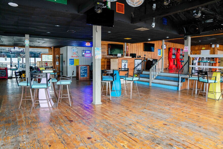 More Photos Of 371 Navaho Trl, Onalaska Hotel For Sale