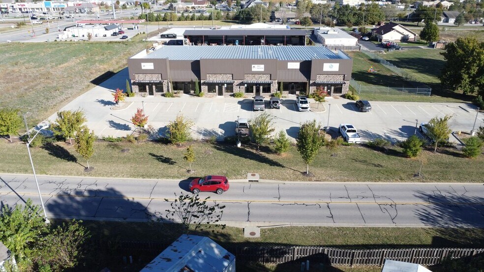More Photos Of 920-920 E Warren St, Gardner Light Distribution For Lease