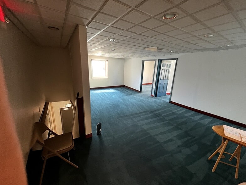 More Photos Of 115 N Prospect Ave, Itasca Showroom For Sale