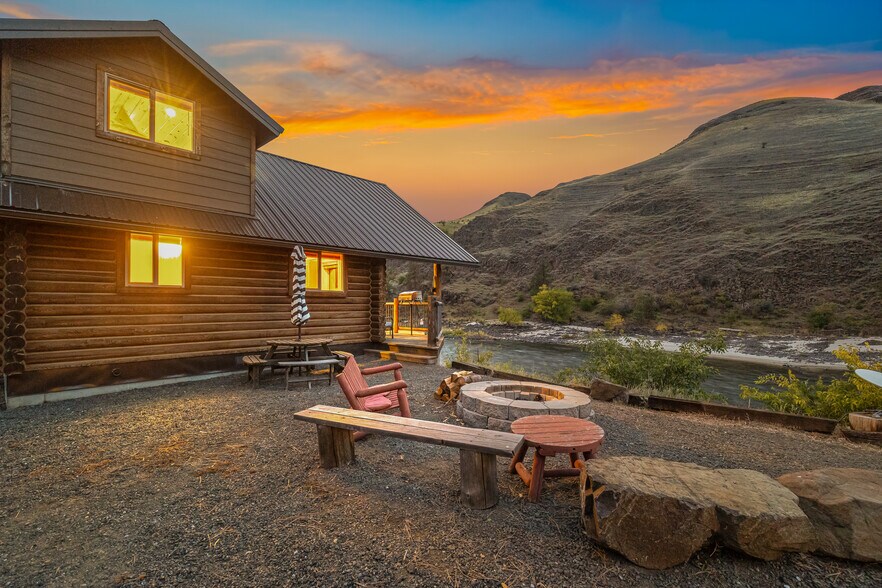 More Photos Of 13706 US 95, White Bird Trailer Camper Park For Sale