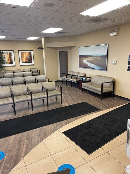 More Photos Of 355-385 W Northwest Hwy, Palatine General Retail For Sale