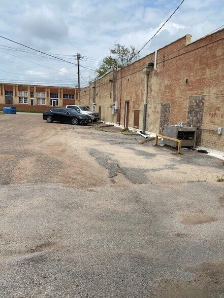 More Photos Of 117 E Tyler St, Athens Storefront Retail Office For Lease