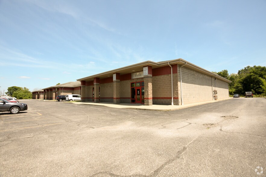 More Photos Of 603-643 N Meridian Rd, Youngstown Showroom For Lease