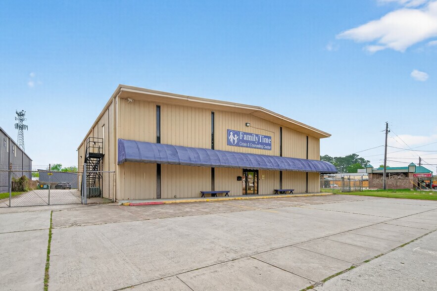 More Photos Of 1203 S Houston Ave, Humble Light Distribution For Sale