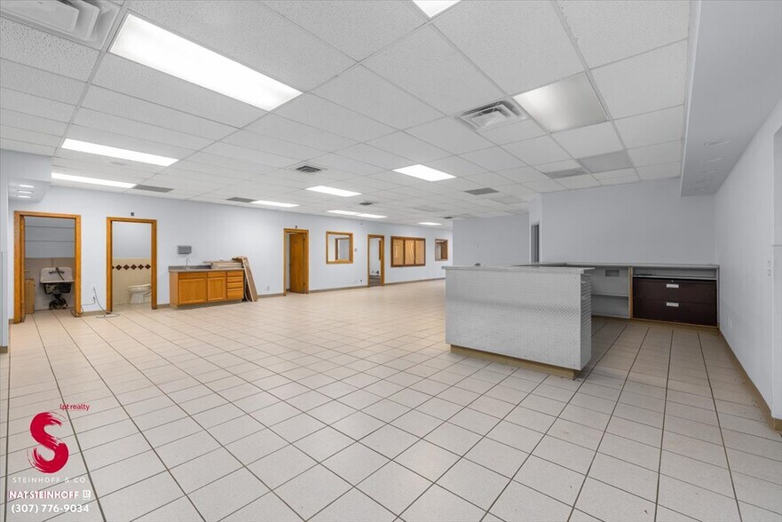 More Photos Of 4113 W Yellowstone Hwy, Casper Flex For Sale