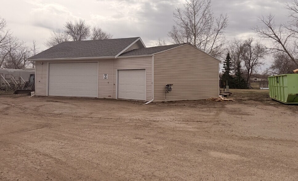 More Photos Of 65 Ambassador Trailer Crt, Estevan Manufactured Housing Mobile Home Park For Sale
