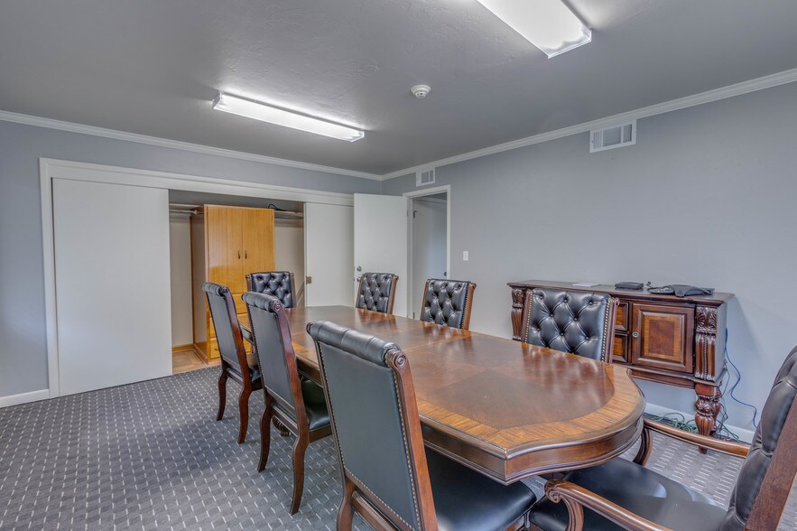 More Photos Of 1035 S Berry Rd, Norman Office For Sale