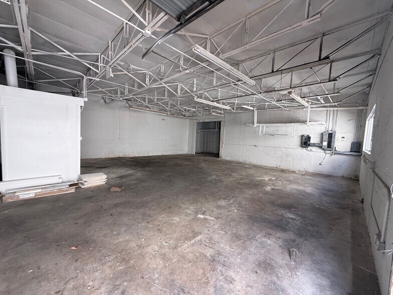 More Photos Of 14020 NW 19th Ave, Miami Warehouse For Sale