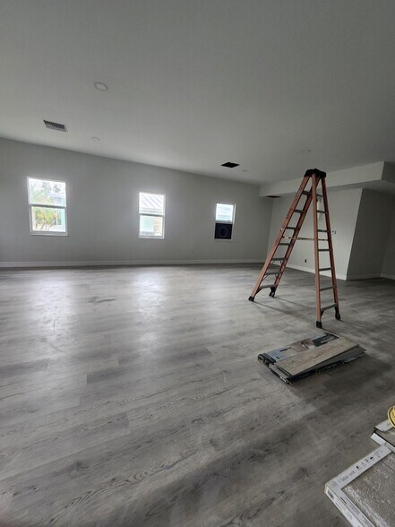 More Photos Of 8359 Stringfellow Rd, Saint James City Medical For Sale