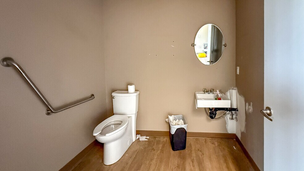 More Photos Of 9013-9021 Jim Bailey Rd, Kelowna Manufacturing For Sale